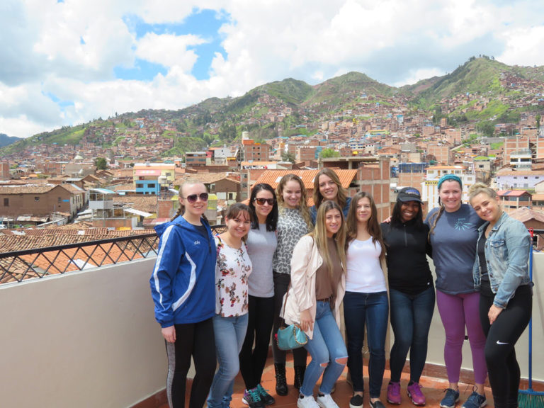 Peru Volunteer Abroad Students